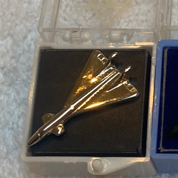 3 Vintage National Aeronautical Association Jet Pins. - Picture 7 of 8